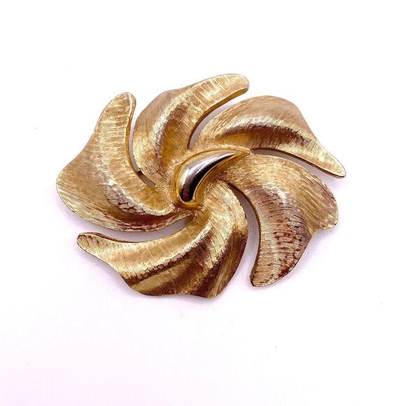 Vintage Monet Gold Tone Brooch - Picture 3 of 5